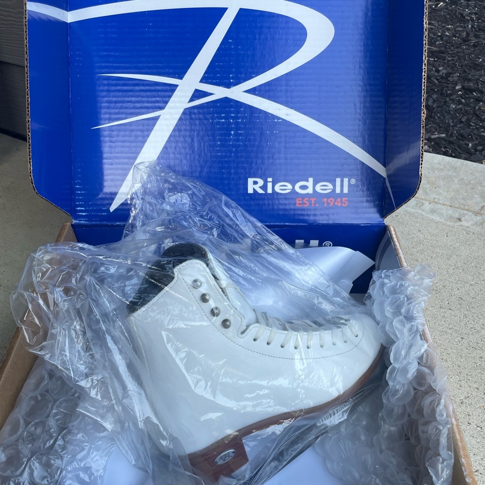 Riedel White Ice Skates in Box